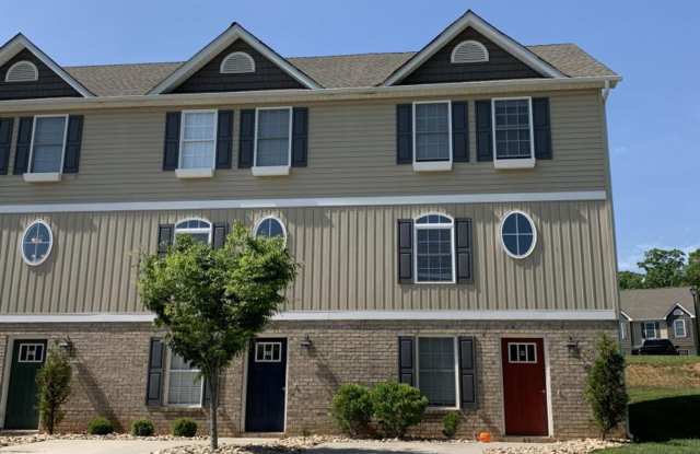 $500 off First Full Month's Rent-Tavern Grove Townhome in Campbell County - 9 Gloucester Drive, Campbell County, VA 24501