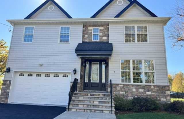 9 Spalding Dr - 9 Spalding Drive, Livingston, NJ 07039