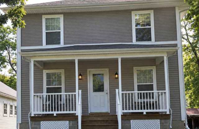 Spacious 5 Bed, 5.5 Bath Home Near UI Campus photos photos