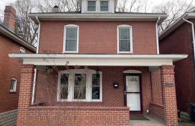 3 BtR/1.5 Bath  Single Family Home in established west side neighorhood. photos photos