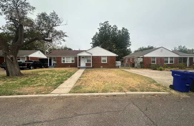 2 Bed, 1 Bath Duplex Gallery 1