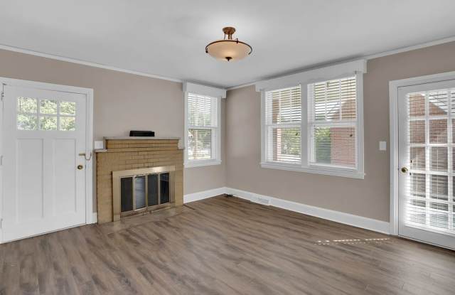 Minutes from USC! Renovated 4BR Home in Cayce Gallery 2