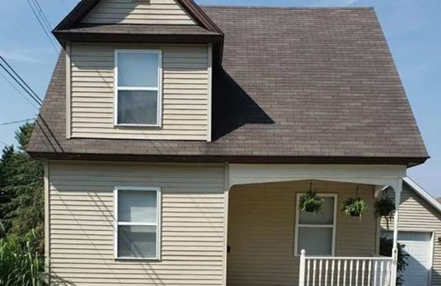 Charming Home in Cadillac Available May 2024 photos photos