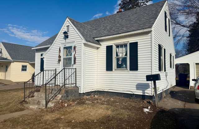 4 Bed 1 Bath Single Family Home in Wausau photos photos