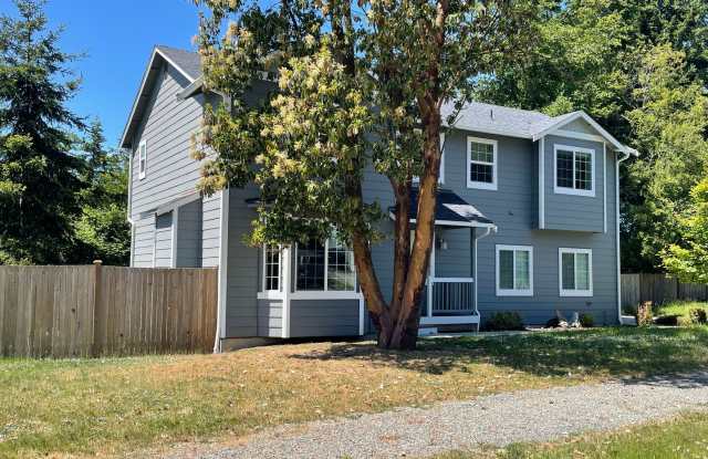 Beautiful, Spacious 4 Bedroom - 2.75 Bath house located on a quiet secluded street in Coupeville! Pet Friendly! Group Friendly! photos photos
