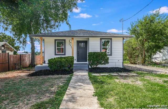 2230 E CROCKETT ST photos photos