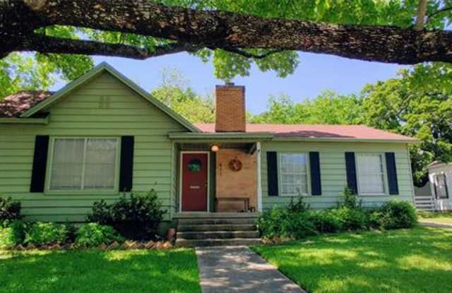 411 Bradley Street - 411 Bradley Street, Denton, TX 76201