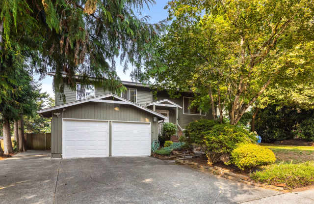 Finn Hill Home with Large Entertaining Patio & Backyard Gallery 4
