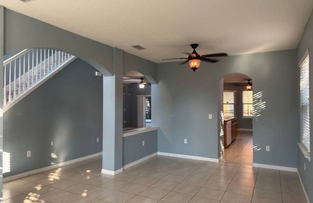 5-Bed / 4.5 Bath Pool Home Available Now! Gallery 4