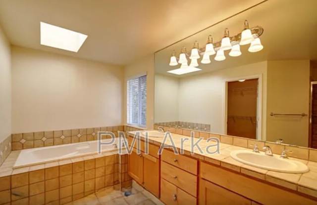 10260 Northeast 30th Place Gallery 4