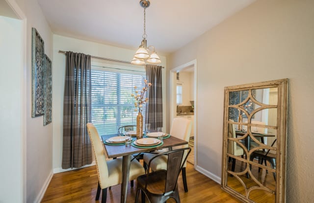 Crestwood Place Apartments Gallery 3