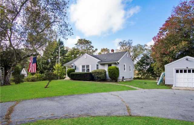 570 East Main Road Gallery 2