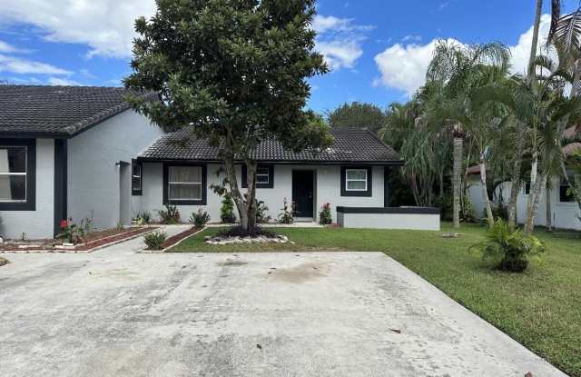 1392 Riverside Circle Gallery 2
