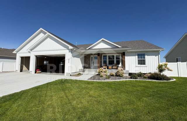 Modern 4 Bedroom Home in Shelley Gallery 1