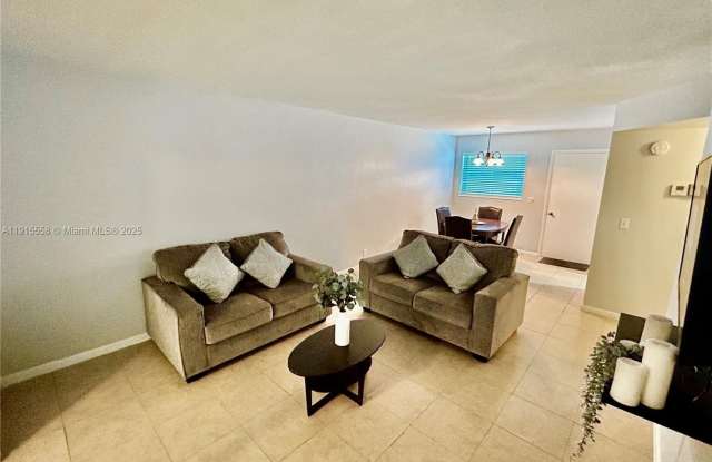 2213 NE 1st Ct photos photos