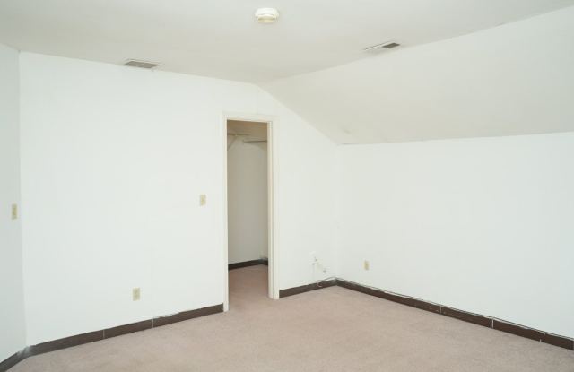 119 Harmon Street - Just 2 blocks to Scott Stadium! Gallery 3