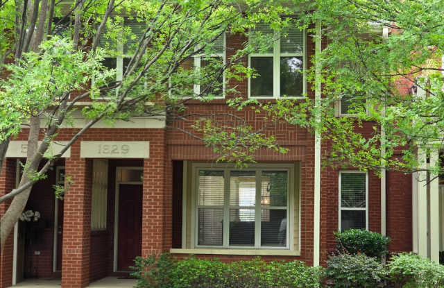 2 Bedroom/2.5 Bathroom Townhome in First Ward! photos photos