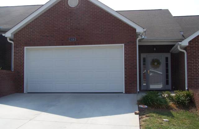 3 bed, 2 bath, 2 car garage townhouse w/ hardwood floors and bonus room in West Knoxville photos photos