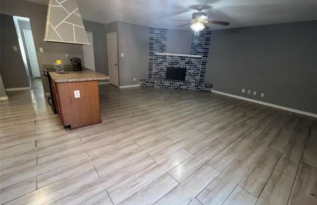 811 Rolling Ridge Drive Gallery 3