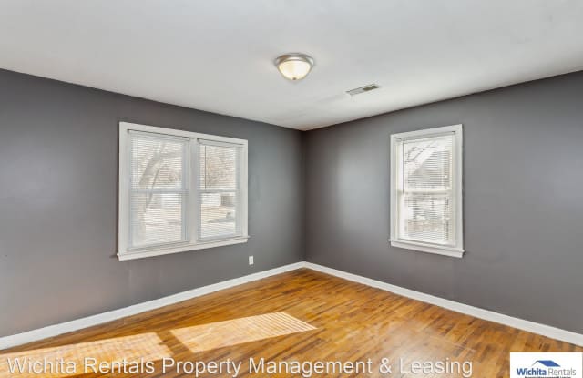 1121 S. Everett St. Gallery 2
