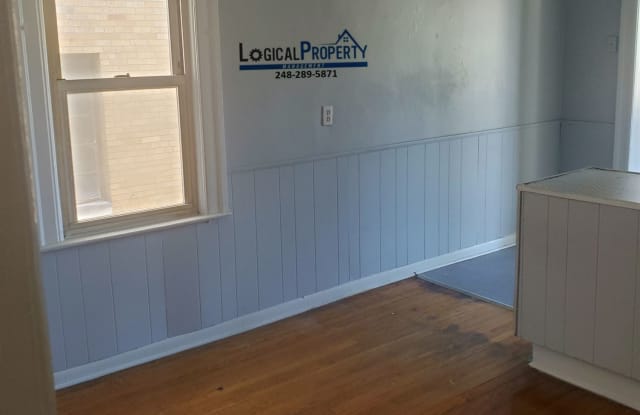 642 Seward St Uppr Gallery 3