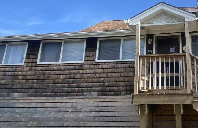 921 Evergreen Walk Gallery 1