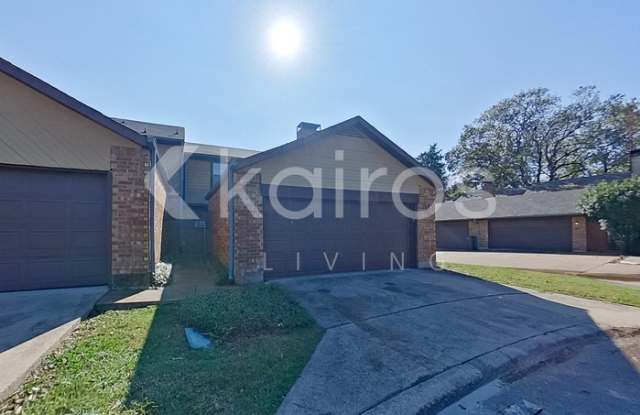 832 Courtenay Place - 832 Courtenay Place, Garland, TX 75040