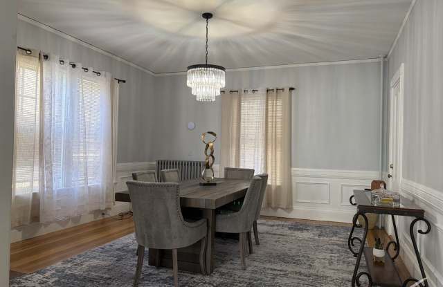 Beautiful 6 bed single family with parking included in Watertown available for rent NOW! Gallery 3