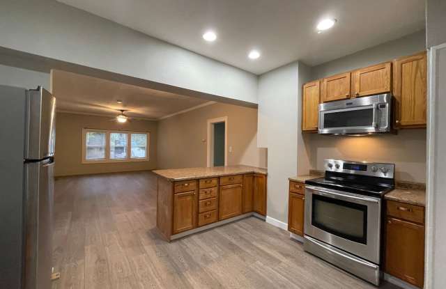 Cozy Three Bedroom in the Heart of Minot photos photos