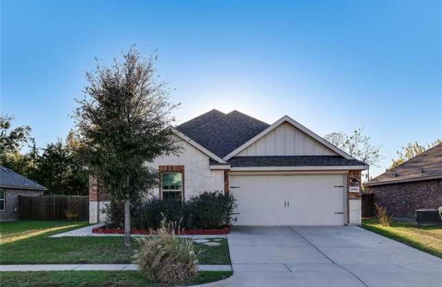 1522 Woodlake Drive - 1522 Woodlake Drive, Waxahachie, TX 75165