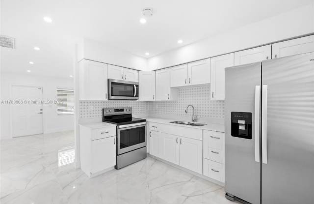 1431 N 14th Way photos photos