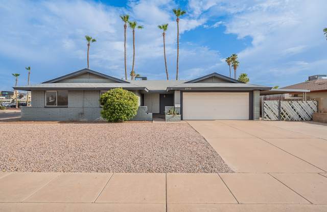 2543 E Huntington Dr Gallery 3