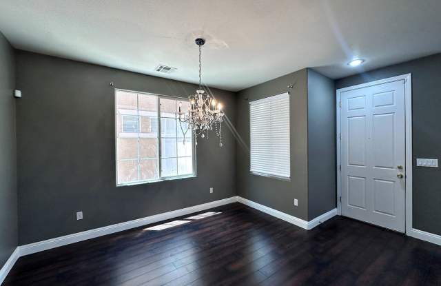 4 BEDROOM 2.5 BATH HOME IN MOUNTAINS EDGE - 1 WEEK FREE Gallery 4