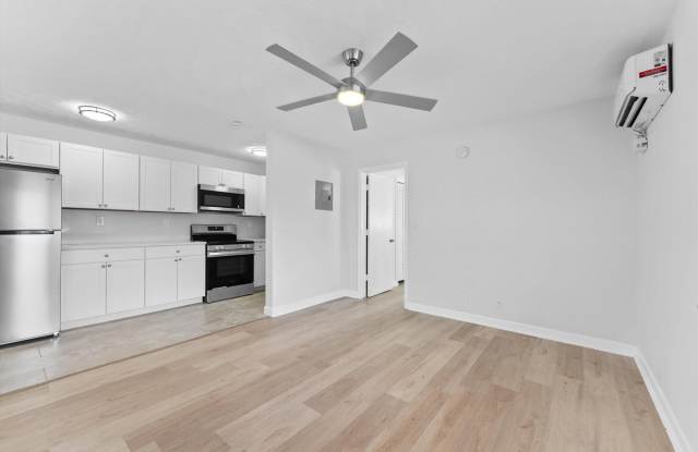 1632 NE 4th Place Gallery 1
