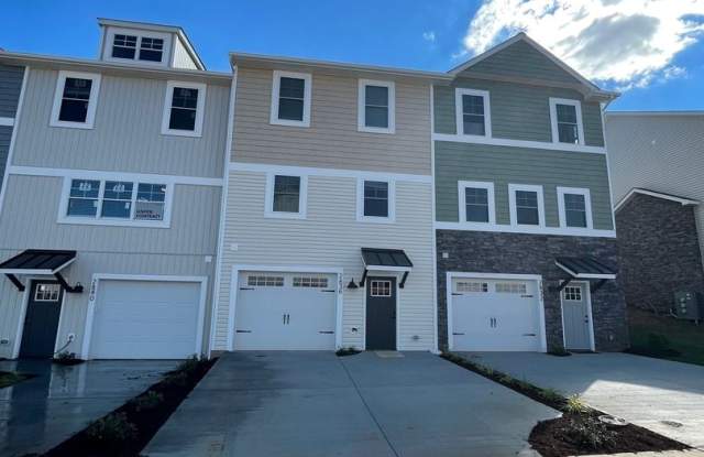 Spacious Luxury Townhome! Outstanding Location! Gallery 3