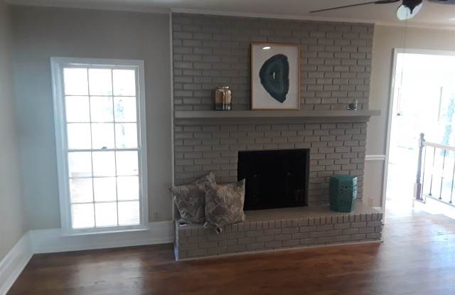 1561 Springfield Ct Gallery 3