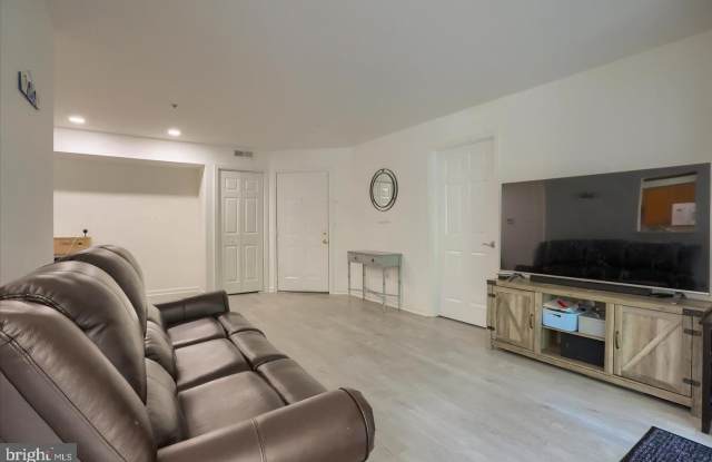 3815 SUNNYFIELD Court Gallery 3