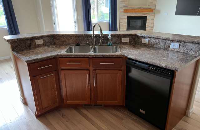 BEAUTIFUL 4 BEDROOM 3 BATHROOM HOME IN THE POINTE Gallery 4