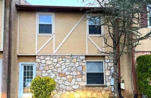 Beautiful fully renovated Townhomw 3 beds 1.5 bath photos photos