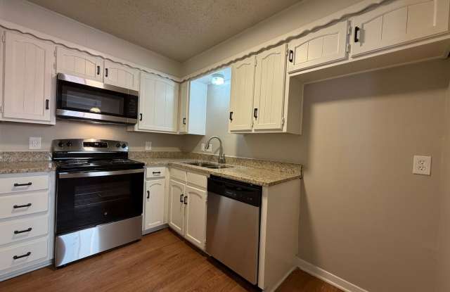 AVAILABLE NOW 2 BEDROOM 1 BATH DUPLEX IN CLEBURNE - 1907 Starling Court, Cleburne, TX 76033