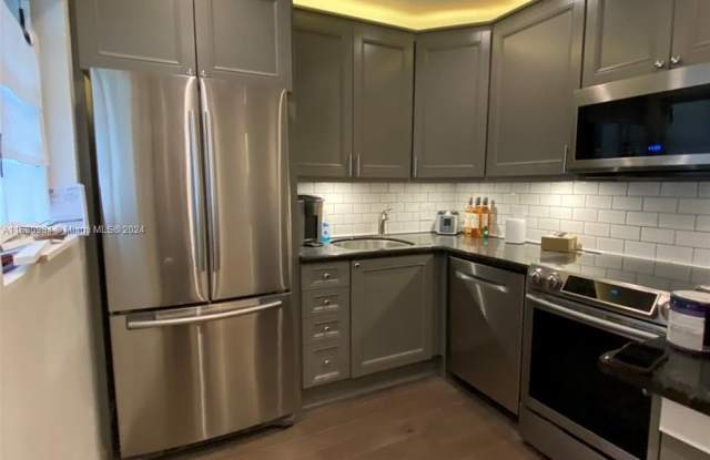 2655 NE 8th Ave - 2655 Northeast 8th Avenue, Wilton Manors, FL 33334