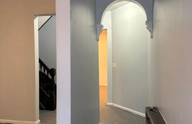 Spacious Rooms! W/D! Available Now! Gallery 3