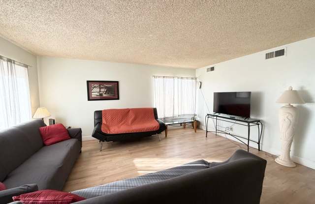 Fully Furnished or unfurnished 4-Bedroom Home in Prime Central Las Vegas Location Gallery 4