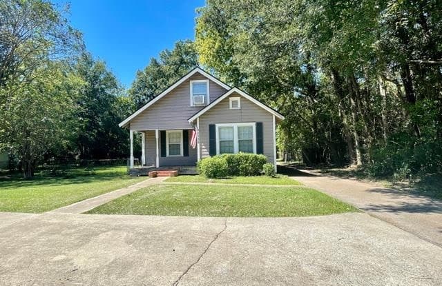 1135 W Lucas - 1135 West Lucas Drive, Beaumont, TX 77706