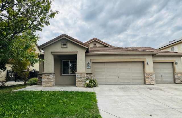 Single Story 4 Bedroom 2 Bath Home for Rent Gallery 1
