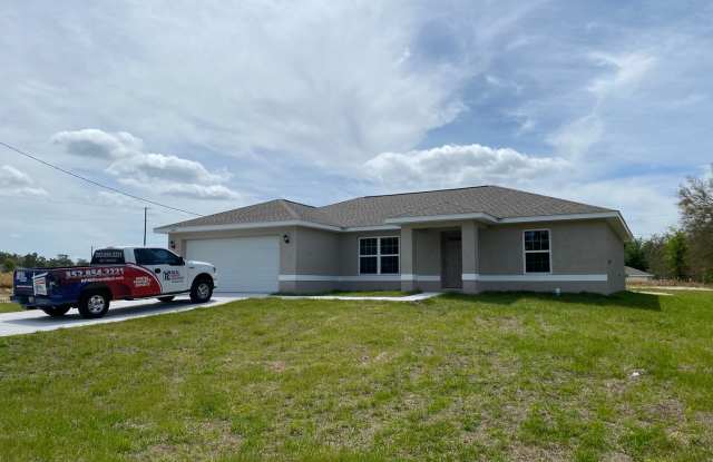 Custom Home - Desirable SE Ocala Neighborhood 3/2/2 **Won't Last** Gallery 3