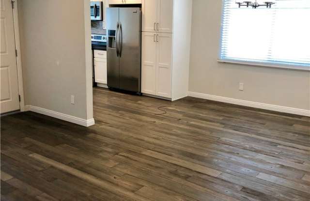 1718 N Oak Knoll Drive Gallery 2