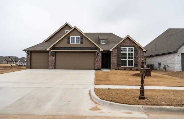 Gorgeous New Construction Home 4 Bed 3 Bath in Bixby! photos photos
