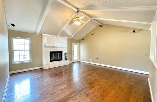 1202 Bobwhite  LN Gallery 2