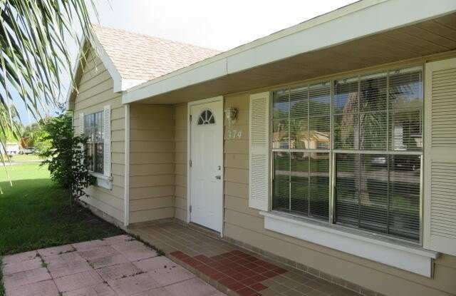 374 SW Eastport Circle Gallery 2